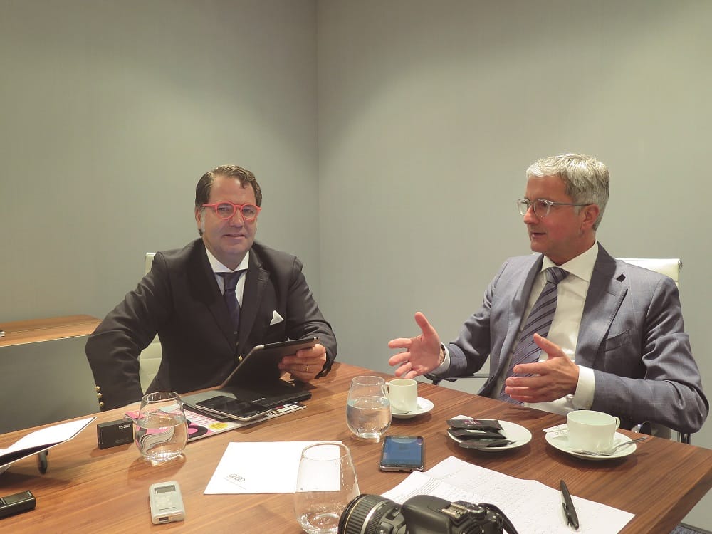 Nuestro director, Emilio Olivares, entrevistando a Rupert Stadler, presidente del Consejo de Dirección de Audi AG.