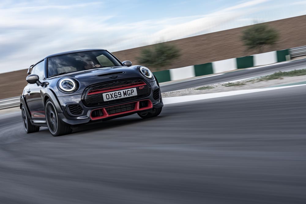 MINI JCW GP 2020 frontal movimiento