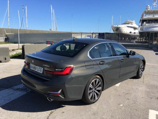 BMW 330e puerto