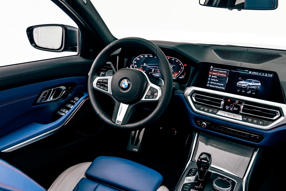 BMW M340i xDrive Touring First Edition interior