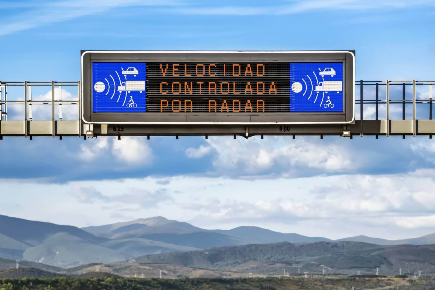 cartel-radar-trafico Cambio en los radares de la DGT