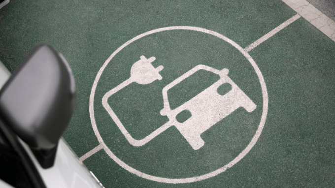 aparcamiento para coche eléctrico 