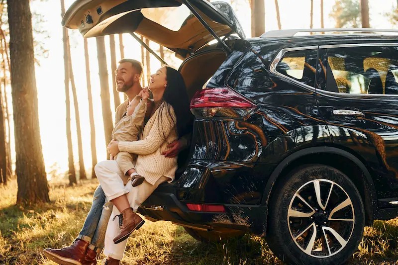 Una familia con SUV grande