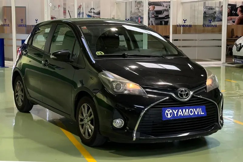 Coche pequeño toyota yaris de ocasión