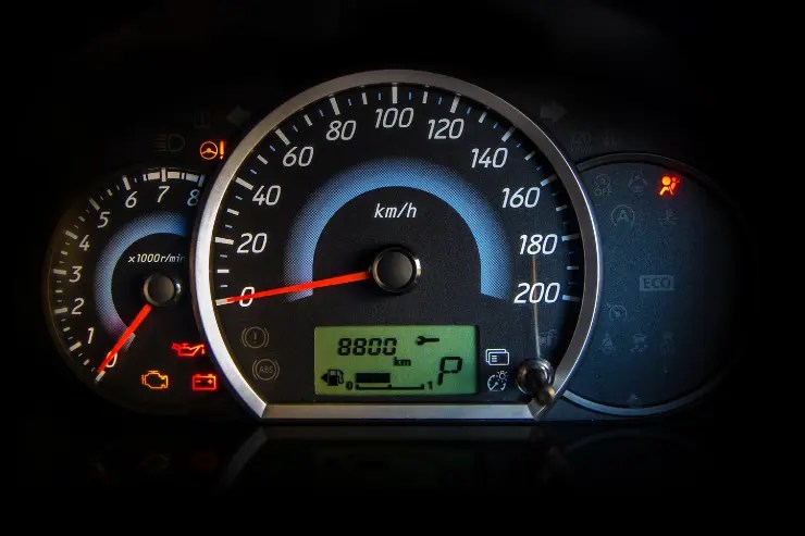 Velocímetro coche con kilometraje